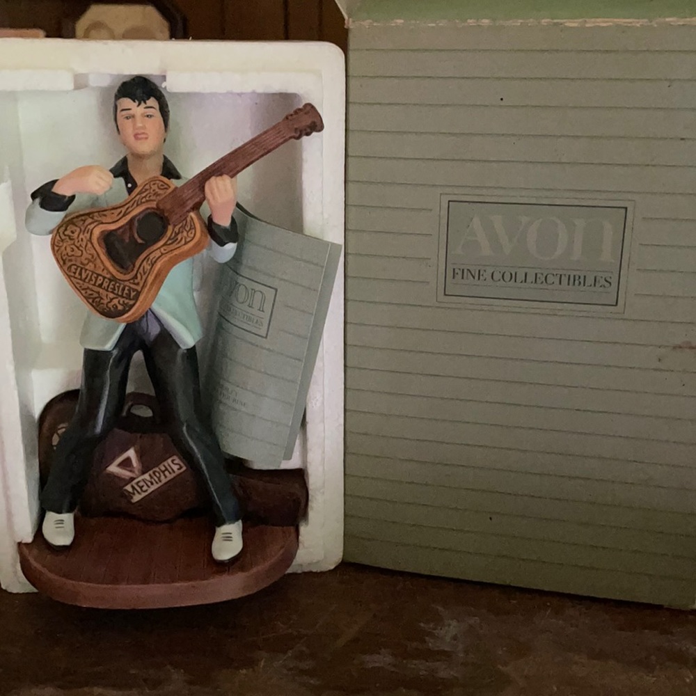Vintage 1987 Avon Elvis Presley porcelain figurine